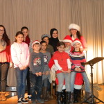 Christmas Charity Event Gruppenbild mit Santa Clause